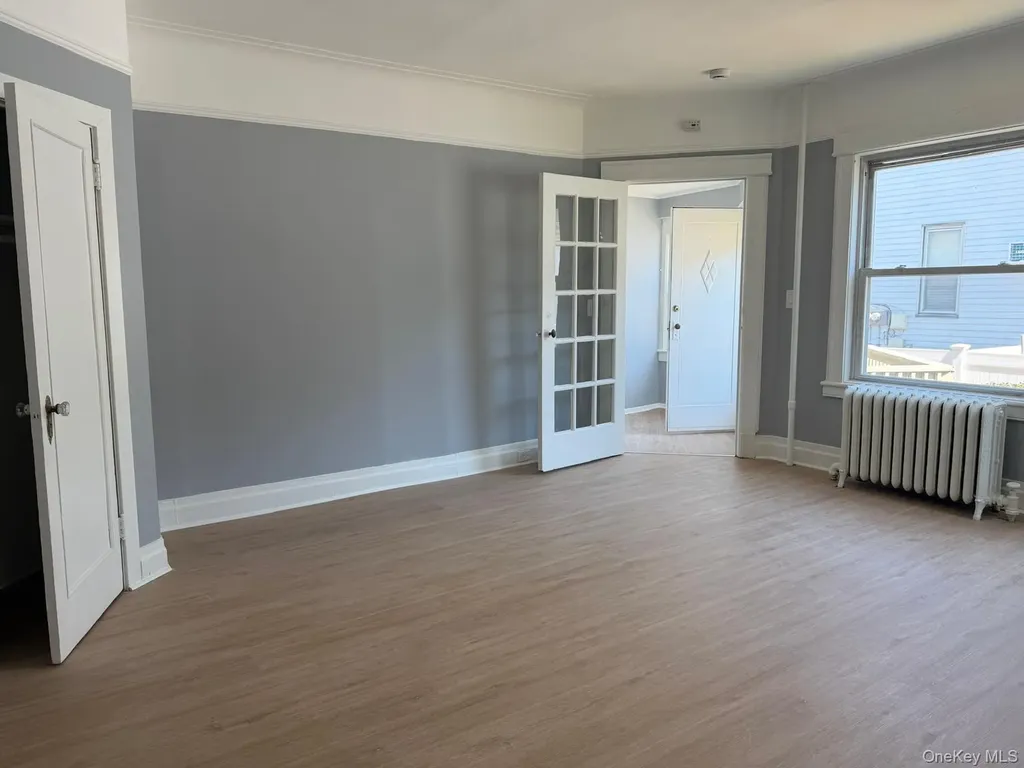 24 Doxsey Place Lynbrook NY 11563