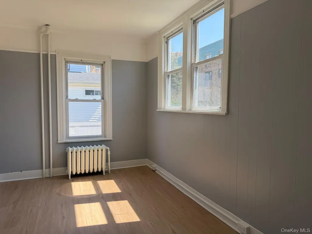 24 Doxsey Place Lynbrook NY 11563