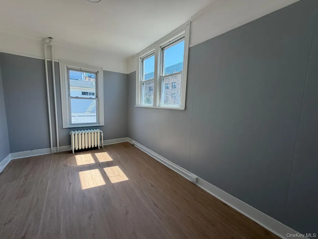 24 Doxsey Place Lynbrook NY 11563