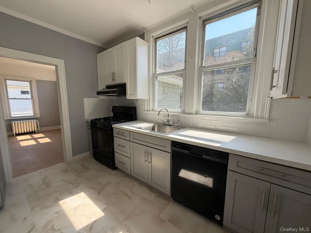 24 Doxsey Place Lynbrook NY 11563