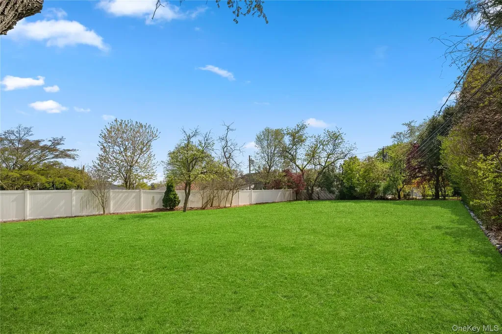 150 Roxton Road Plainview NY 11803