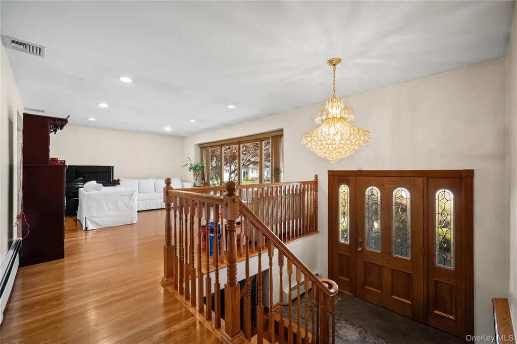 150 Roxton Road Plainview NY 11803