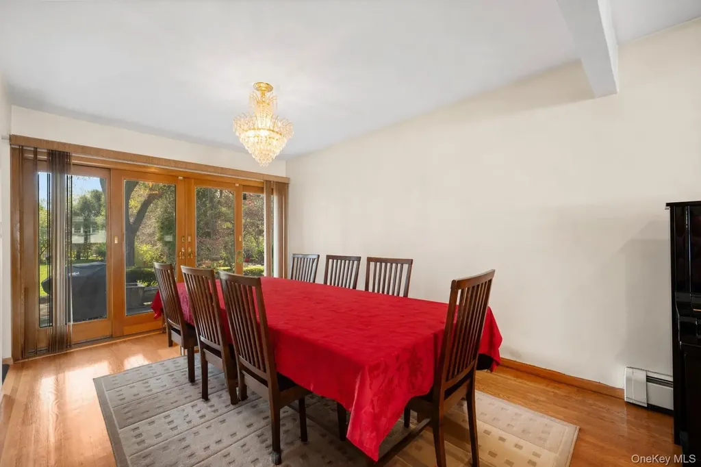 150 Roxton Road Plainview NY 11803
