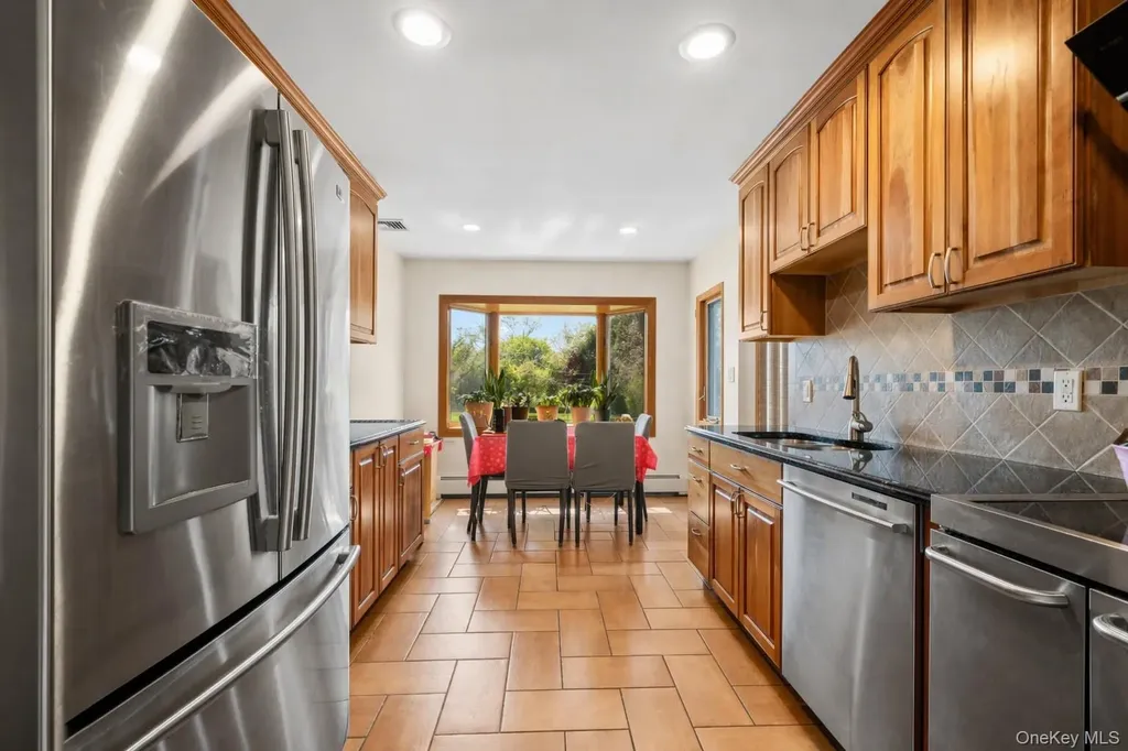 150 Roxton Road Plainview NY 11803