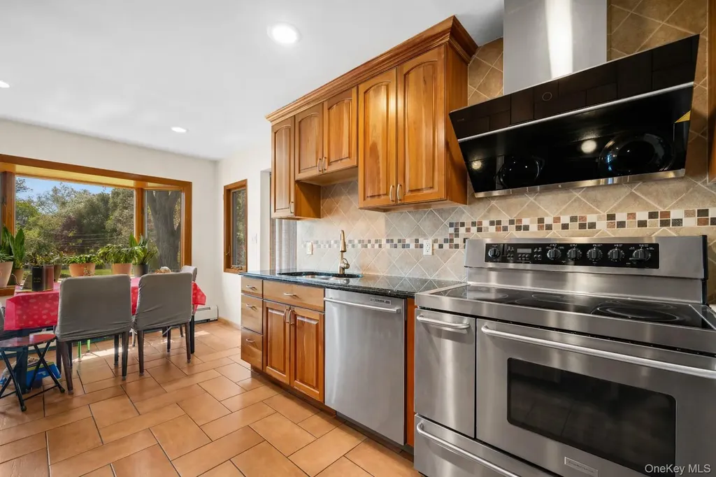 150 Roxton Road Plainview NY 11803