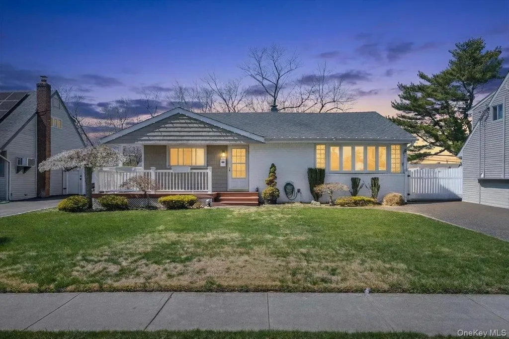 18 Seitz Drive Bethpage NY 11714