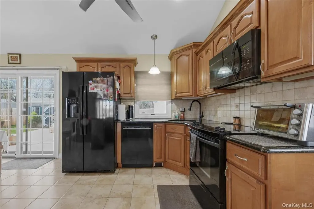 18 Seitz Drive Bethpage NY 11714