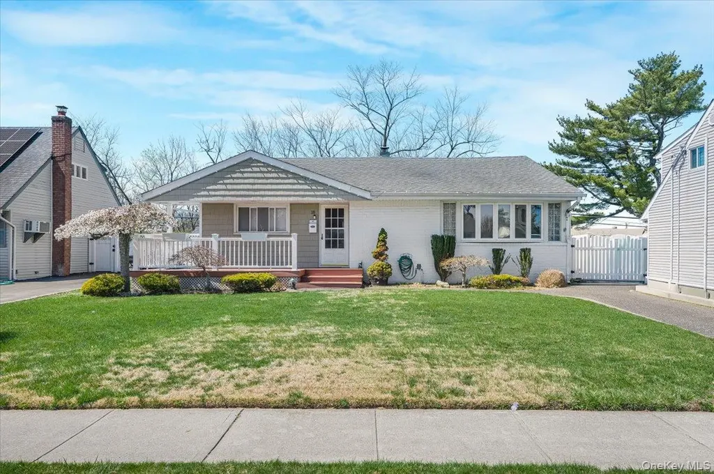 18 Seitz Drive Bethpage NY 11714