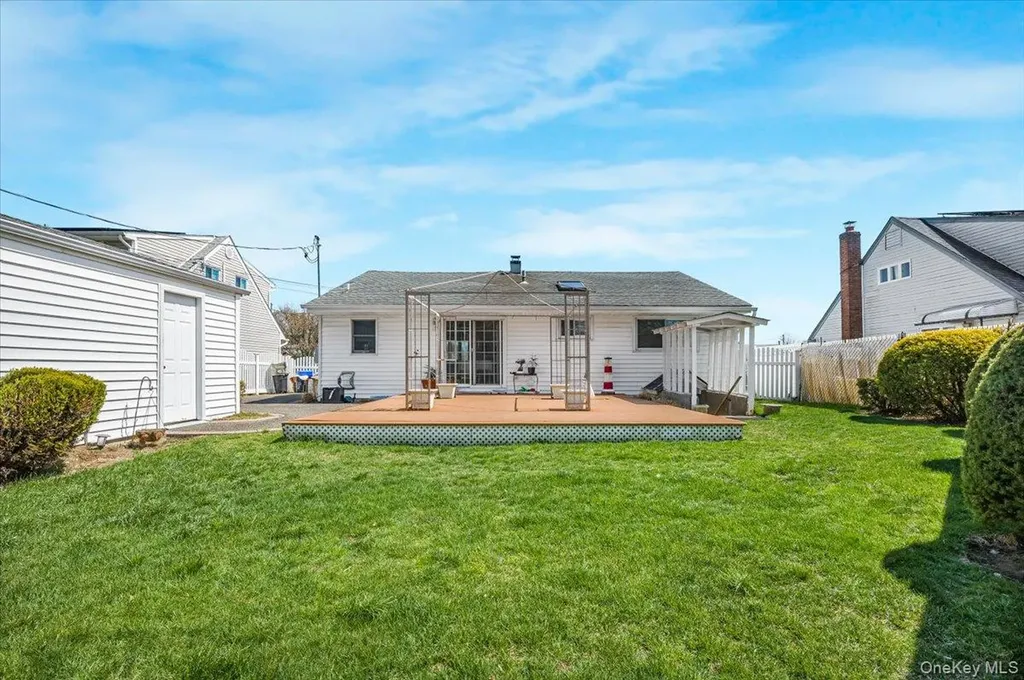 18 Seitz Drive Bethpage NY 11714