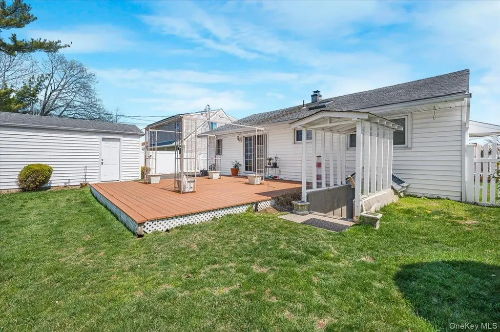 18 Seitz Drive Bethpage NY 11714