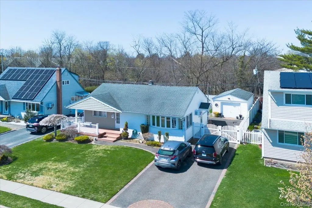18 Seitz Drive Bethpage NY 11714