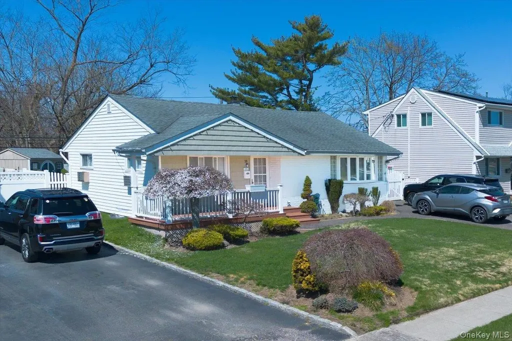 18 Seitz Drive Bethpage NY 11714