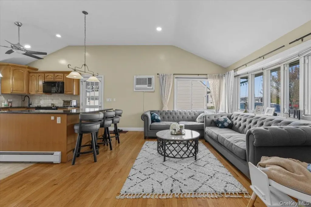 18 Seitz Drive Bethpage NY 11714