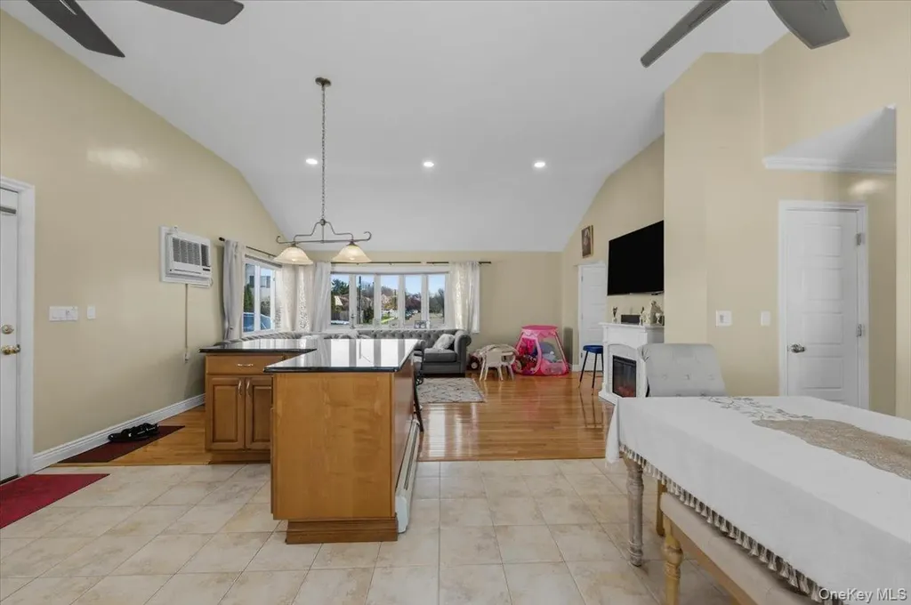 18 Seitz Drive Bethpage NY 11714