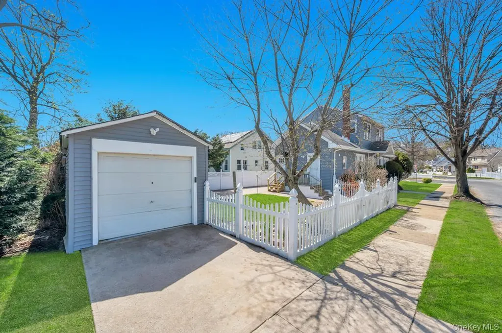 24 W Dover Street Valley Stream NY 11580