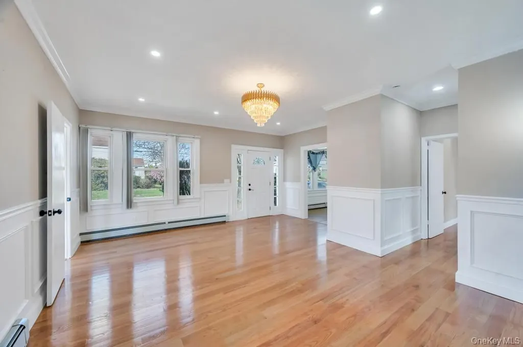 24 W Dover Street Valley Stream NY 11580
