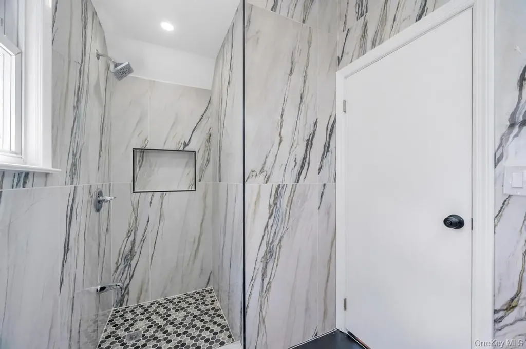 24 W Dover Street Valley Stream NY 11580