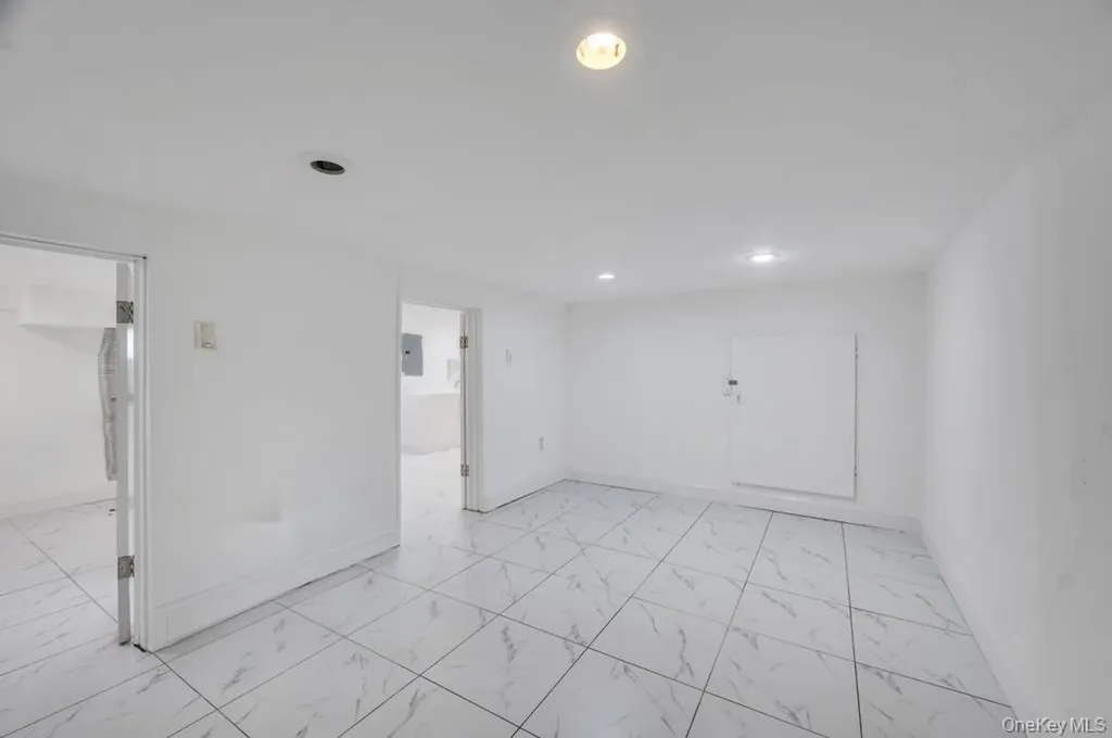 24 W Dover Street Valley Stream NY 11580