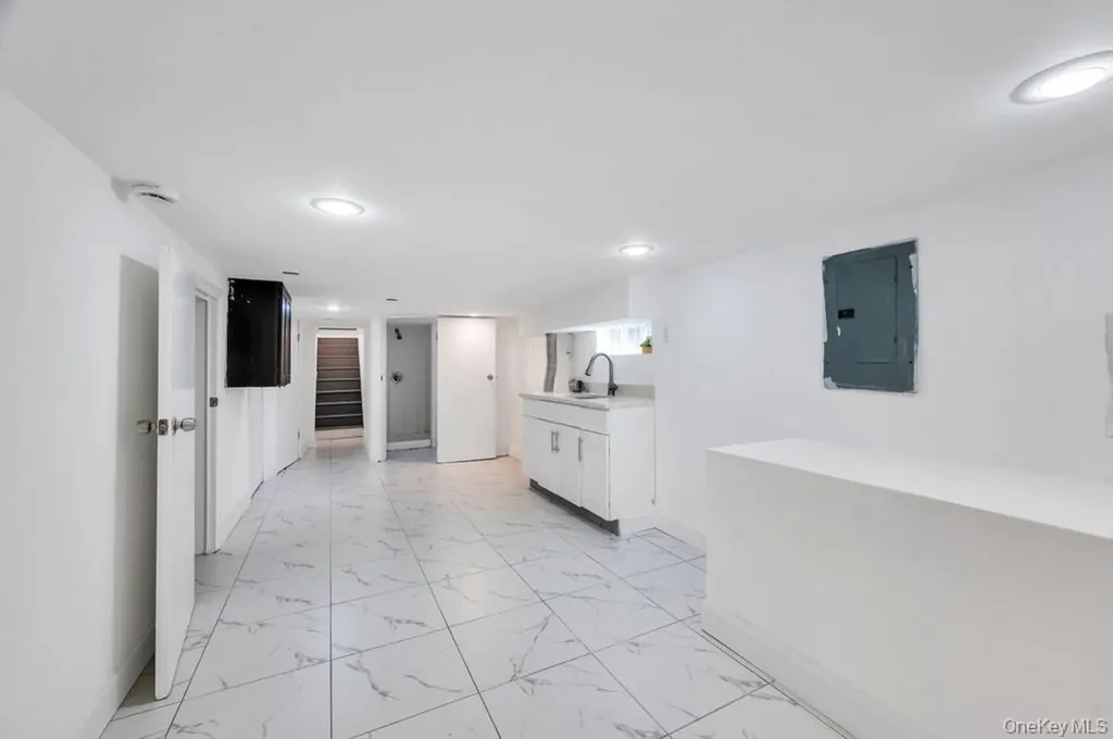 24 W Dover Street Valley Stream NY 11580