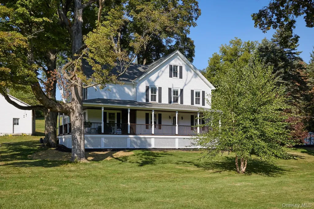 949 Freedom Road Pleasant Valley NY 12569
