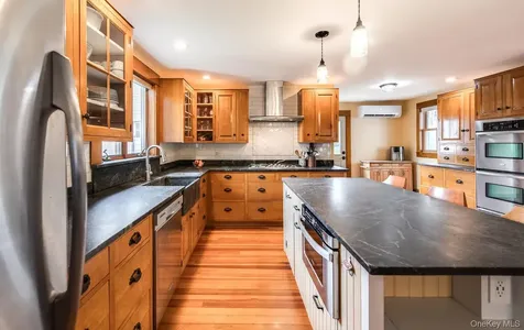 949 Freedom Road Pleasant Valley NY 12569