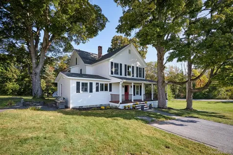 949 Freedom Road Pleasant Valley NY 12569