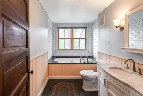 949 Freedom Road Pleasant Valley NY 12569