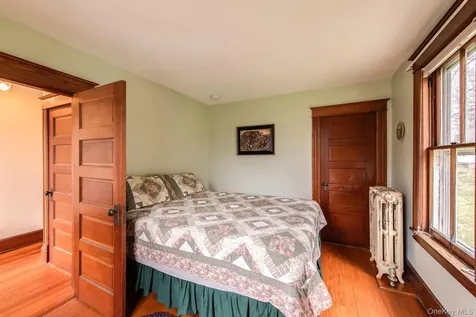 949 Freedom Road Pleasant Valley NY 12569