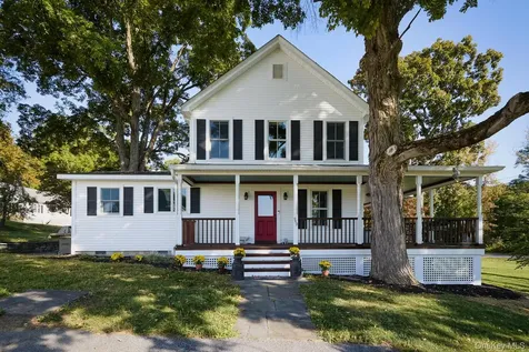 949 Freedom Road Pleasant Valley NY 12569