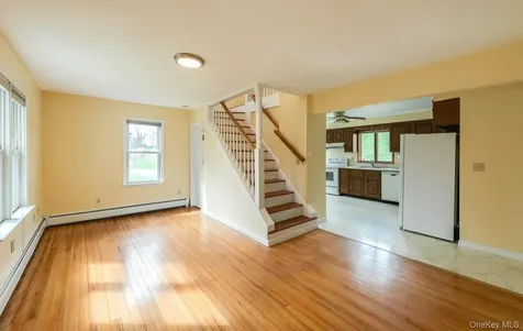 949 Freedom Road Pleasant Valley NY 12569