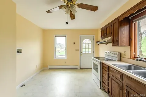 949 Freedom Road Pleasant Valley NY 12569