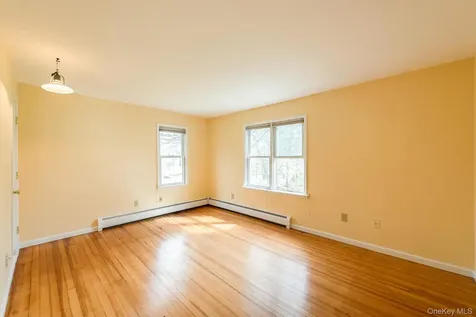 949 Freedom Road Pleasant Valley NY 12569