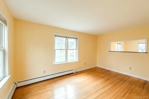 949 Freedom Road Pleasant Valley NY 12569