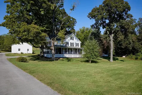 949 Freedom Road Pleasant Valley NY 12569