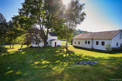 949 Freedom Road Pleasant Valley NY 12569