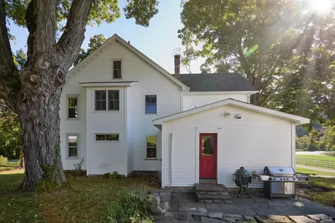 949 Freedom Road Pleasant Valley NY 12569