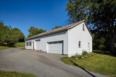949 Freedom Road Pleasant Valley NY 12569