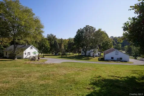 949 Freedom Road Pleasant Valley NY 12569