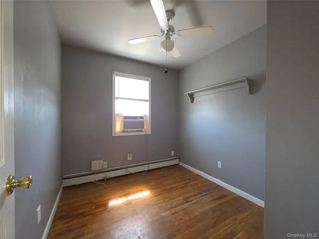 657 N Delaware Avenue Lindenhurst NY 11757