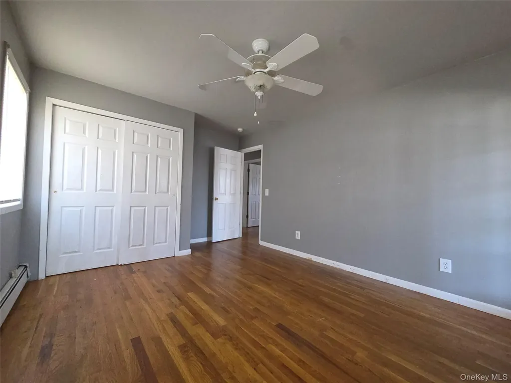 657 N Delaware Avenue Lindenhurst NY 11757