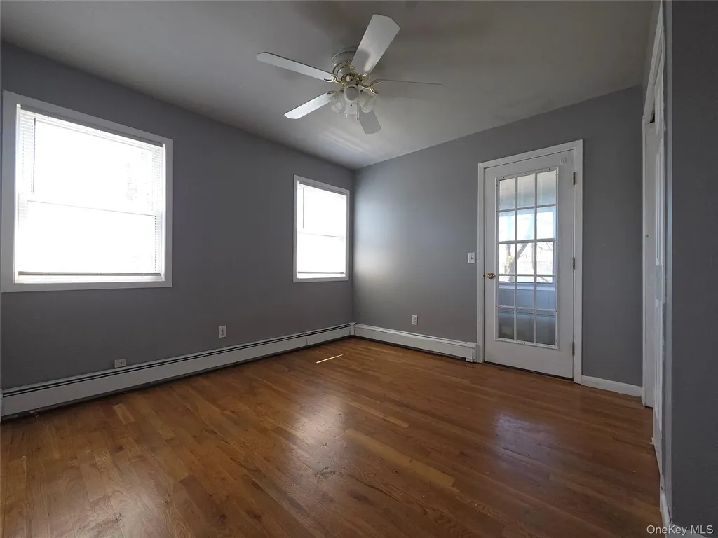 657 N Delaware Avenue Lindenhurst NY 11757