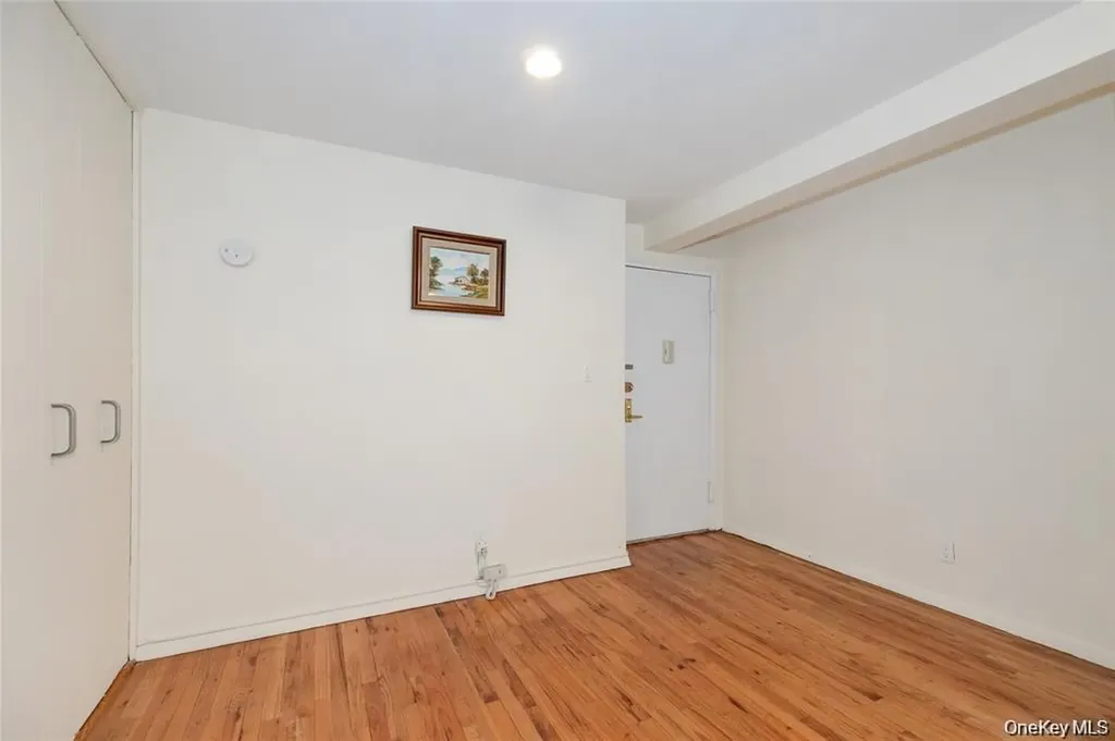25 Canterbury Road Great Neck NY 11021