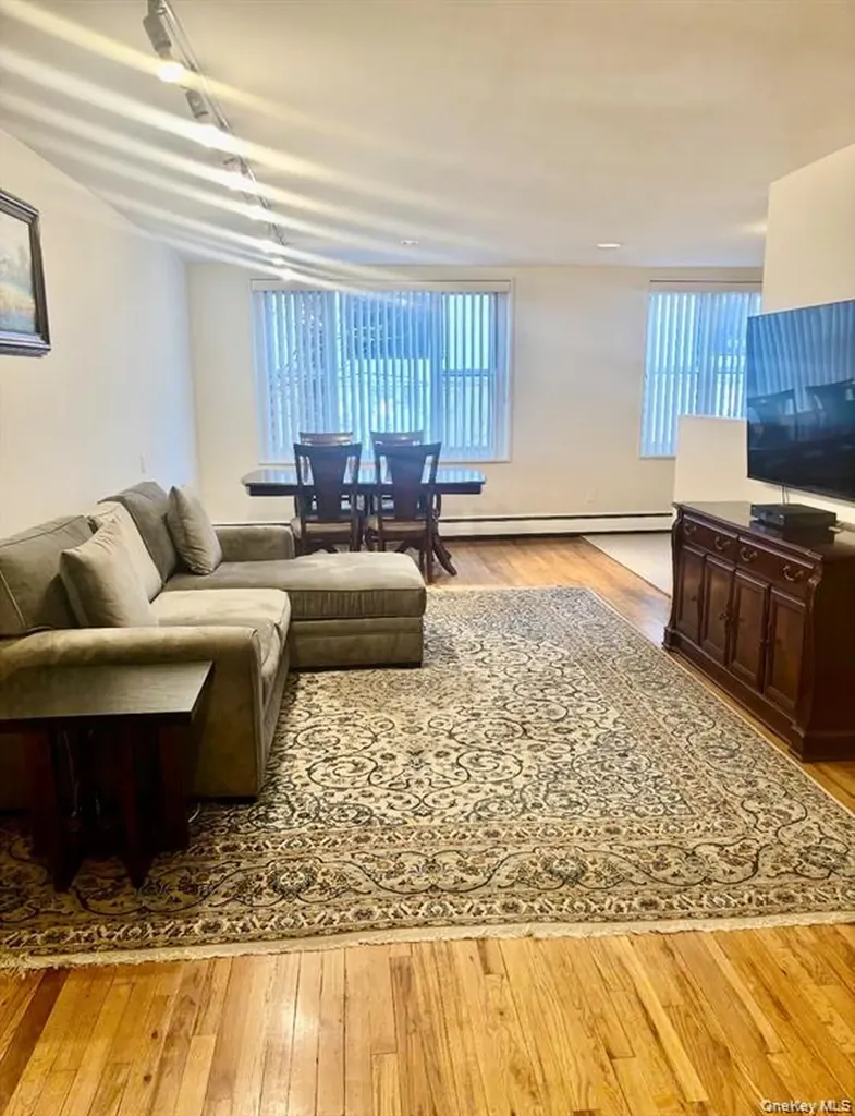25 Canterbury Road Great Neck NY 11021