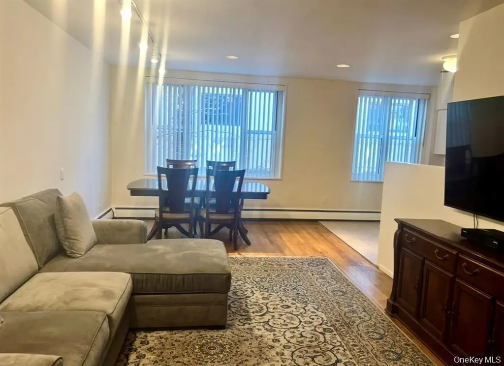 25 Canterbury Road Great Neck NY 11021