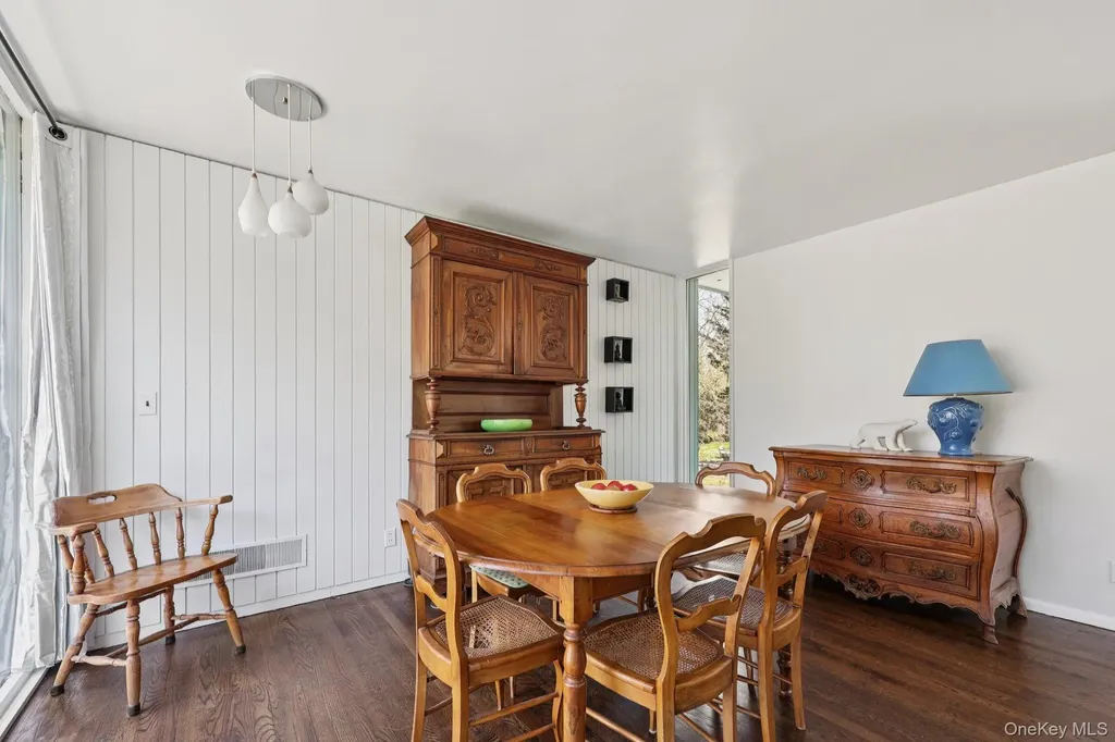 44 Old Country Road New Rochelle NY 10804