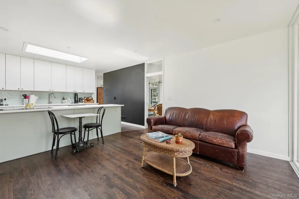 44 Old Country Road New Rochelle NY 10804