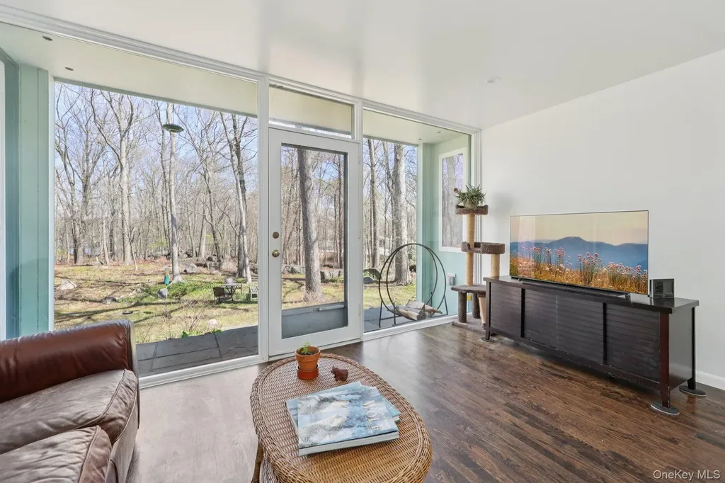 44 Old Country Road New Rochelle NY 10804