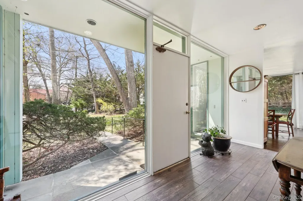 44 Old Country Road New Rochelle NY 10804