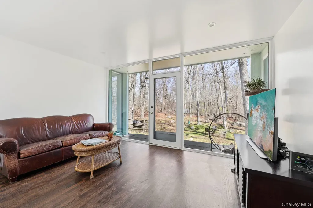 44 Old Country Road New Rochelle NY 10804
