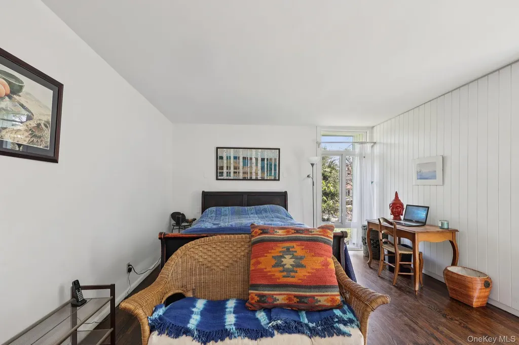 44 Old Country Road New Rochelle NY 10804